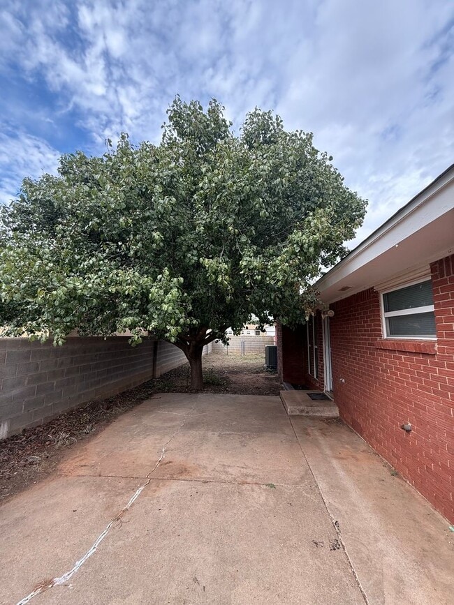 Building Photo - Cozy 3 BDR Home Located in the Sandia Scho...
