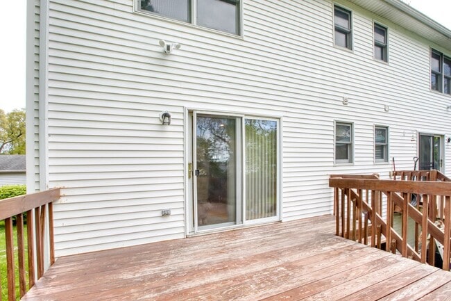 Building Photo - Spacious 2-Bedroom, 2-Story Apartment with Walk-Out Basement