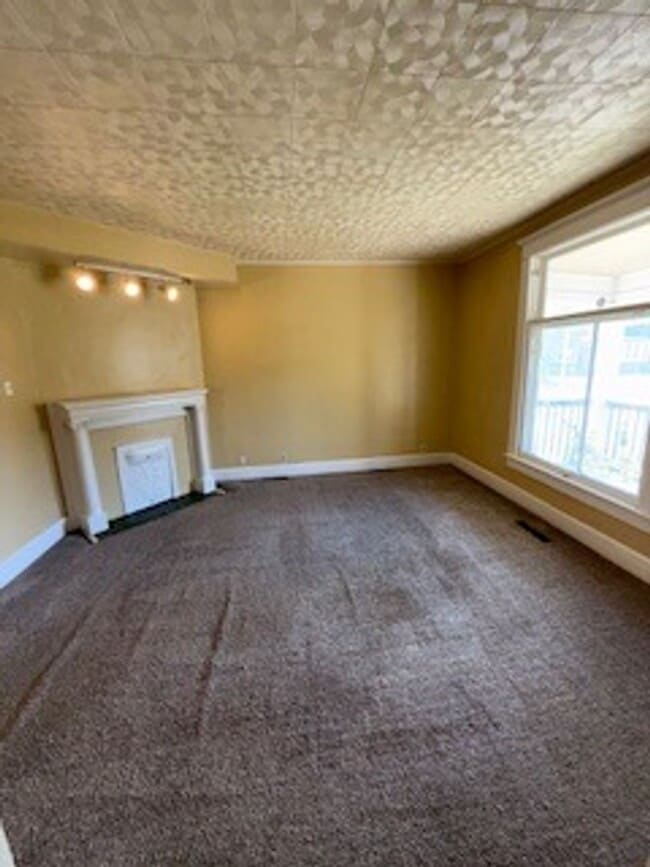 Building Photo - 1226 S Grand Ave