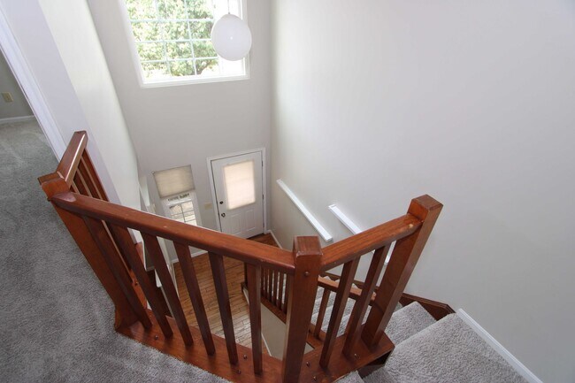 Building Photo - Beautiful 2 Bedroom 1.5 Bath Home