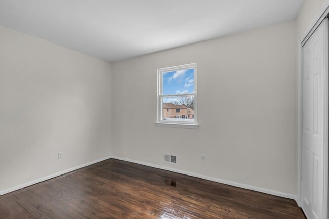Building Photo - Newly Renovated 4-Bedroom Home with Pool i...