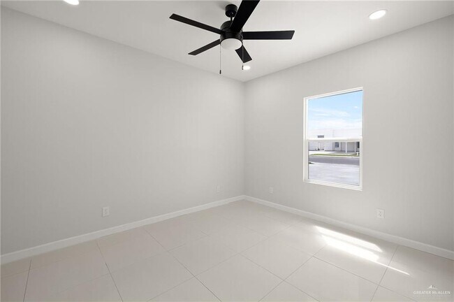 Building Photo - 15 Larkspur Ave