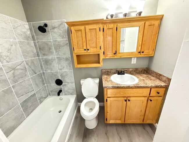 Building Photo - 3831 Morningview Dr