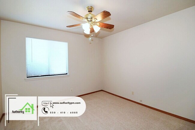 Building Photo - 1844 Breckenwood Dr