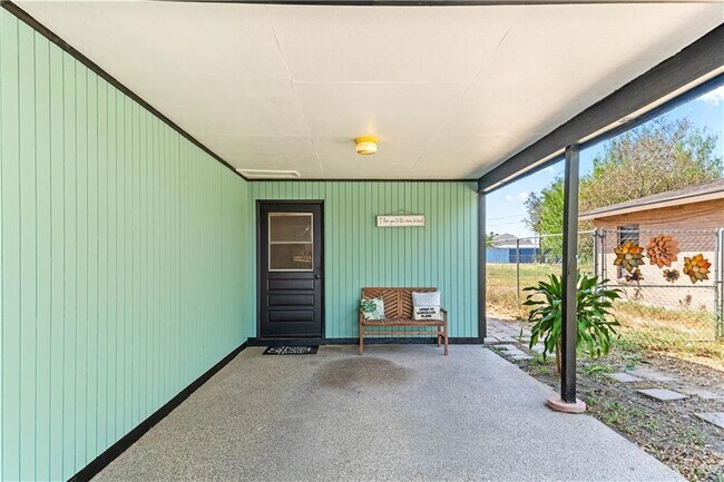 Building Photo - 1022 S Richmond Dr