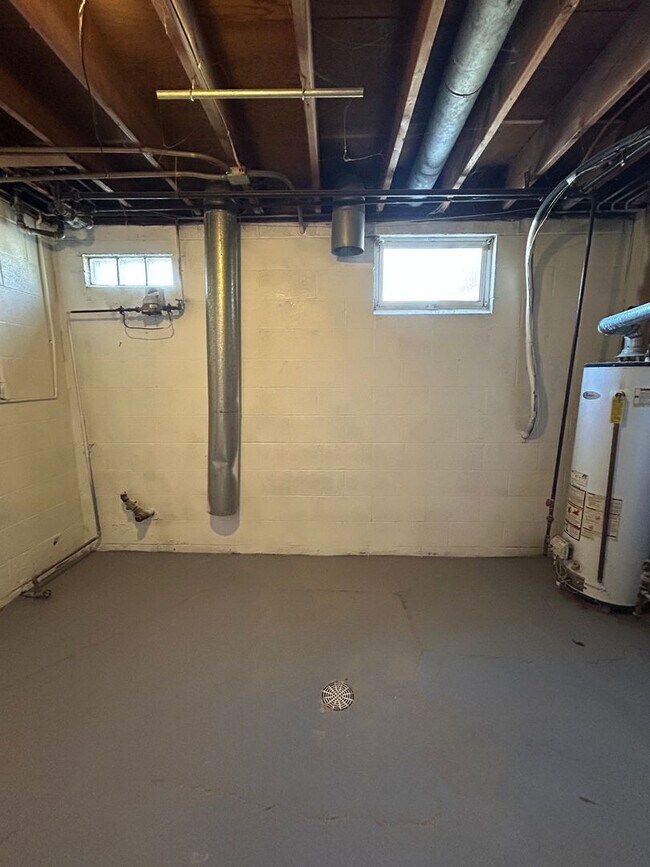 Building Photo - Black Milvus Rentals (6201 S. 42nd St.)