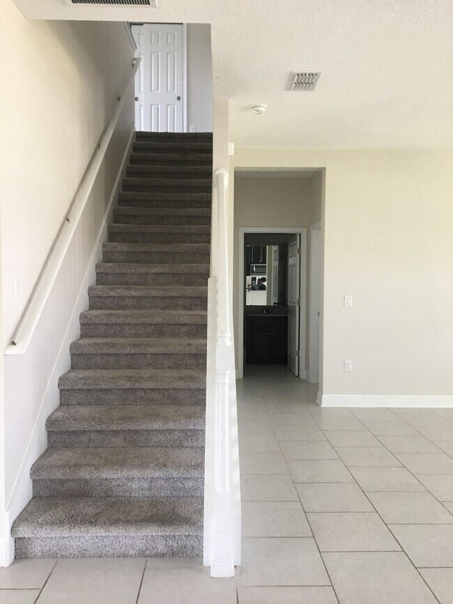 Building Photo - 2510 Sanderling St