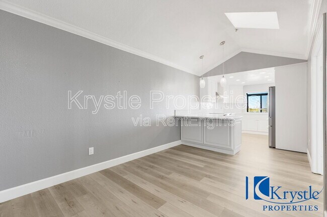 Building Photo - 20 Knoll Dr