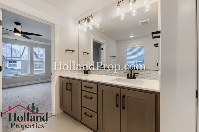 Building Photo - 3 Bedroom new home in South Hillsboro area