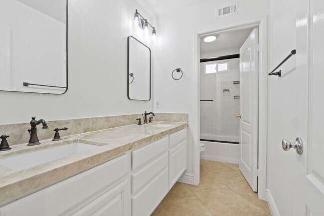 Building Photo - 7 Merriweather Pl