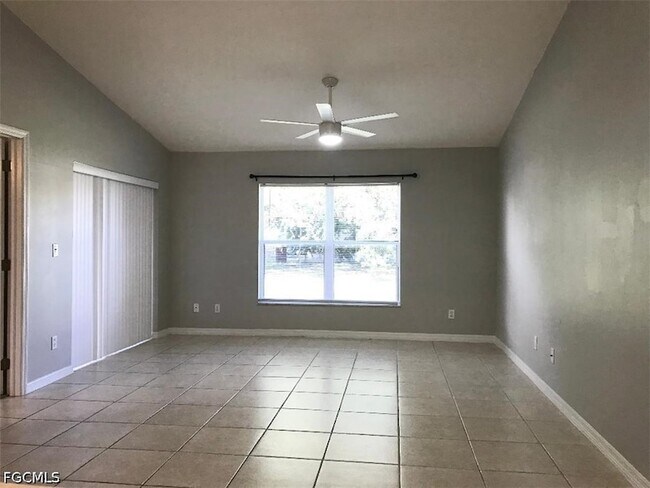 Building Photo - 4330 SW 7th Pl