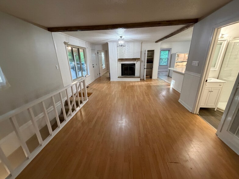 Building Photo - Room in House on Cox Mill Rd