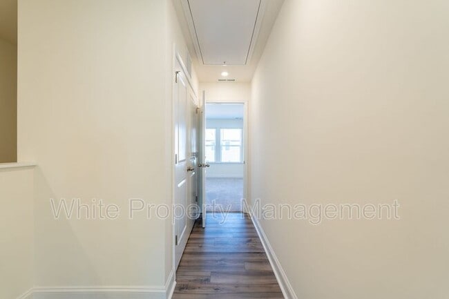 Building Photo - 1556 Cedar Tree Dr