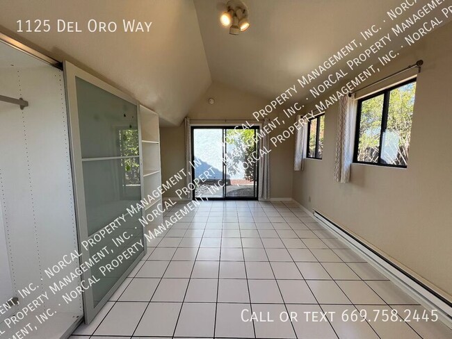 Building Photo - 1125 Del Oro Way