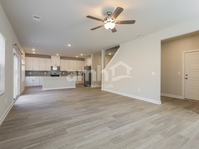 Building Photo - 797 Treeline Rd