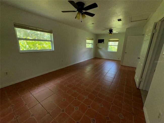 Building Photo - 325 Chesney Blvd