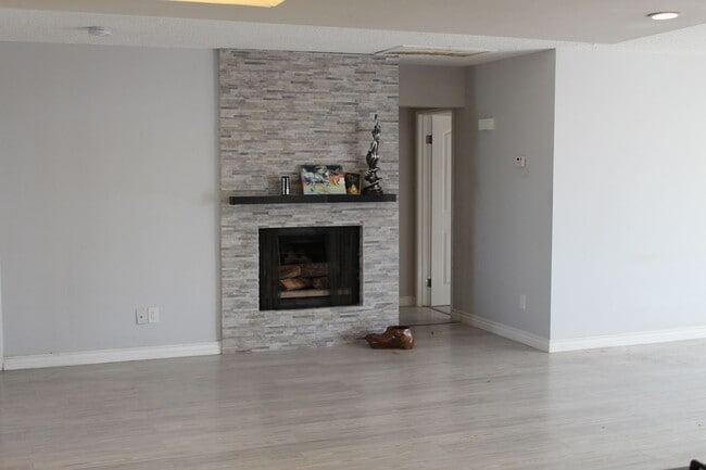 Building Photo - Home Sweet Home!!!