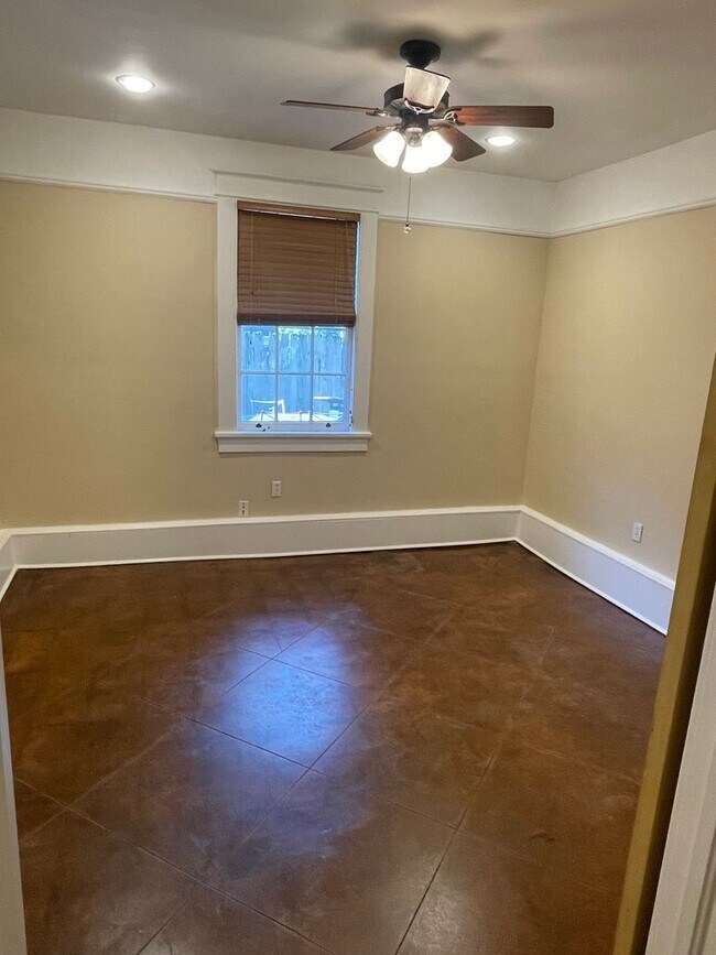 Building Photo - 2BD/1BA Shotgun in MidCity