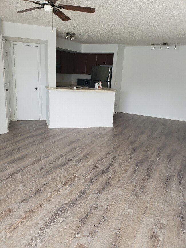Building Photo - 4630 Commander Dr