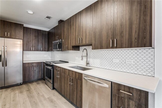 Building Photo - 2213 Poquito St