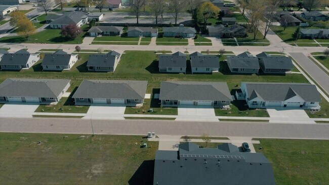 Building Photo - 812 Parkside Ln