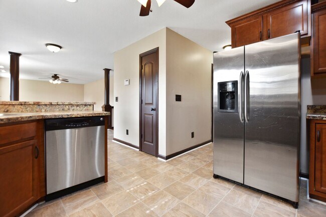 Building Photo - Four Bedroom in Fields of Northmeade!