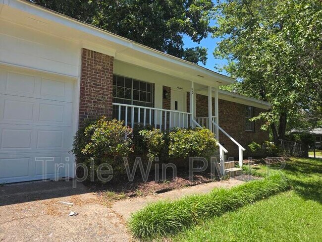 Building Photo - 19 Creekdale Dr
