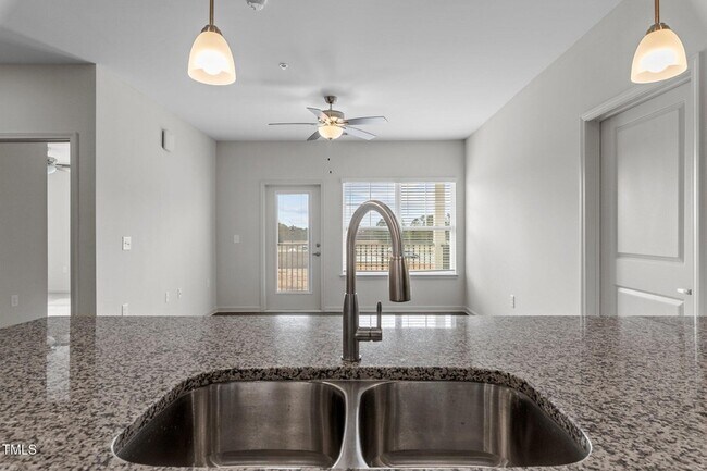 Building Photo - 170 Grove Cir