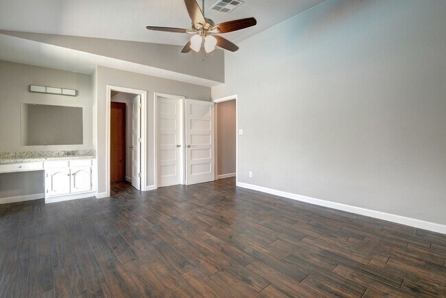 Building Photo - HUGE House In Tempe Close to ASU