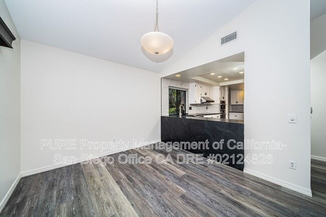 Building Photo - 2898 Woodridge Cir