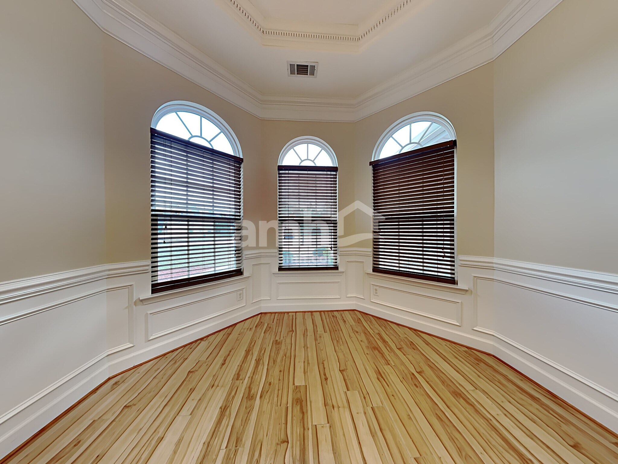 Building Photo - 110 Saddleclub Way