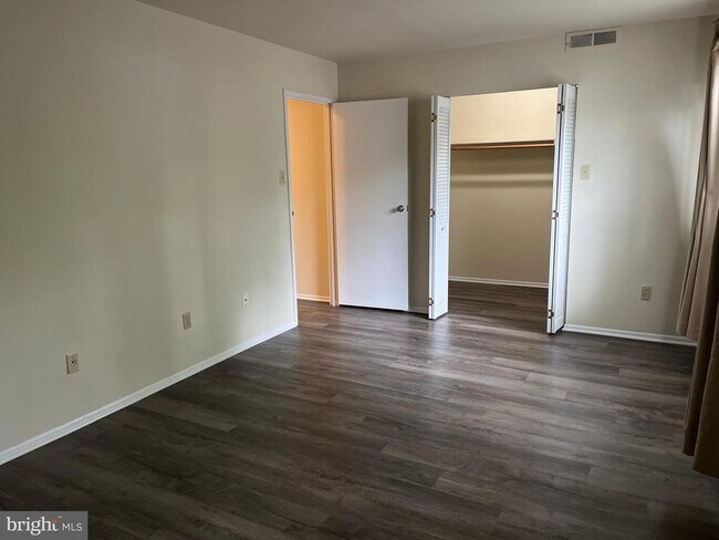 Building Photo - 2044 Royal Fern Ct
