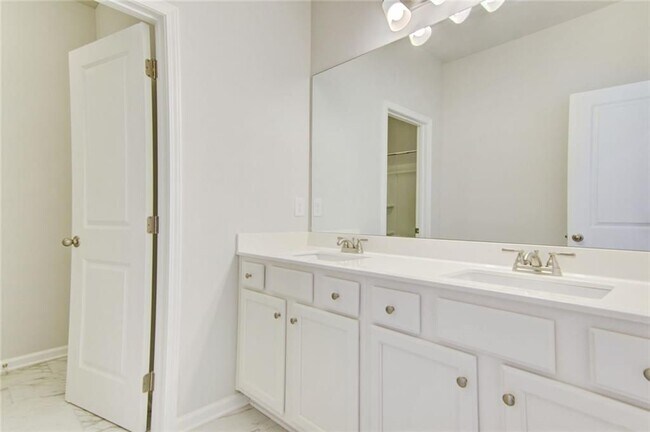 Building Photo - 7107 Branch Creek Cove