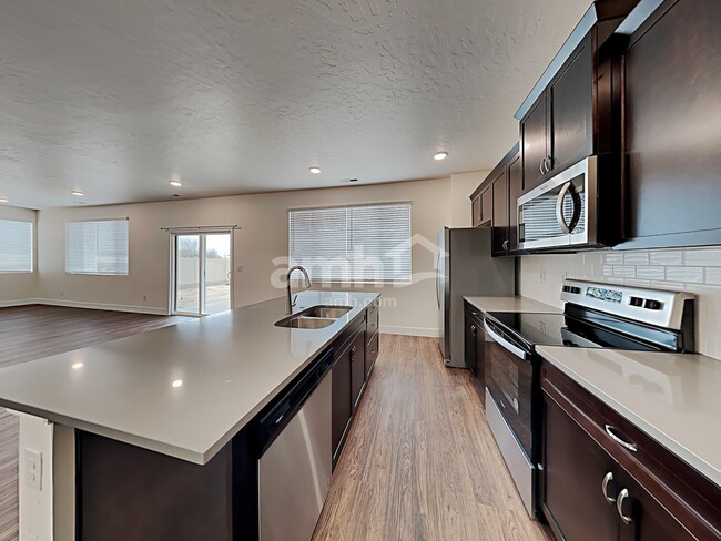 Building Photo - 9463 W Dove Creek St