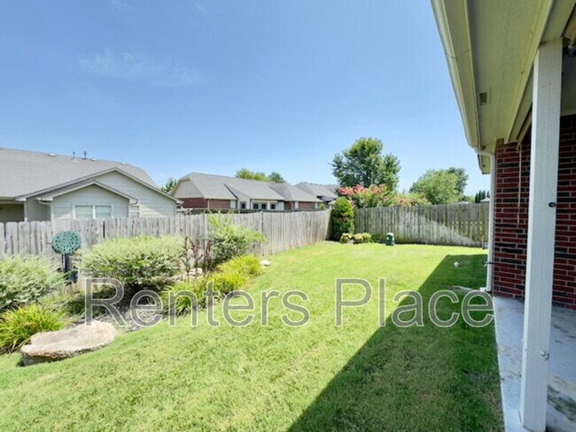 Building Photo - 12515 S Cedar Pl