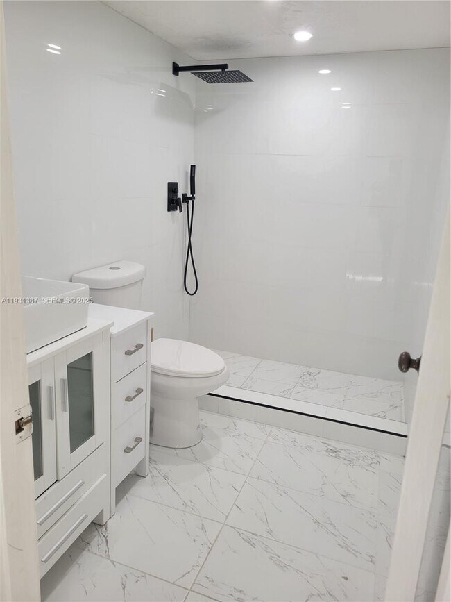 Building Photo - 1331 S Franklin Ave