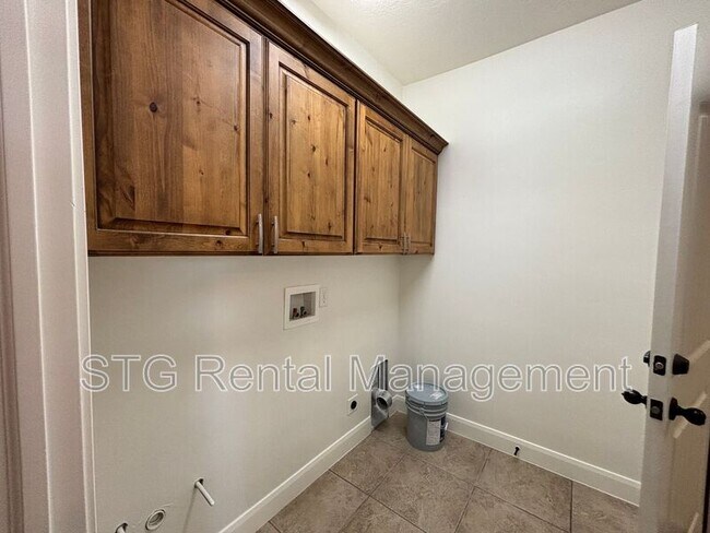 Building Photo - 750 W 350 N