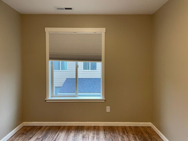 Building Photo - Spacious 3 Bedroom Home with Fenced Yard, Patio, and 2-Car Garage Near Mill Plain.