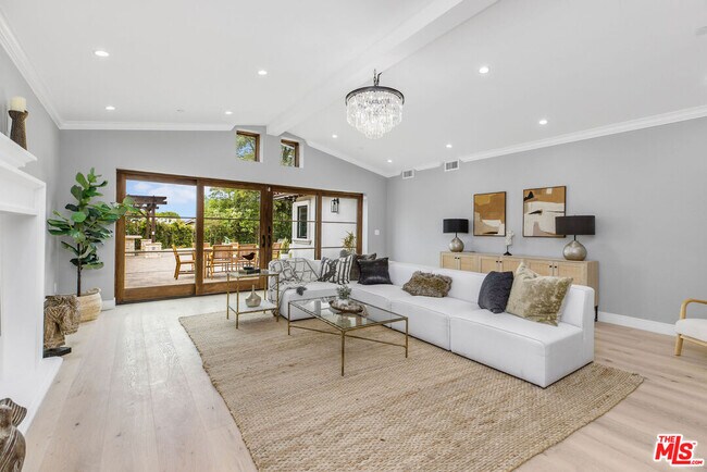 Building Photo - 6888 Alta Vista Dr