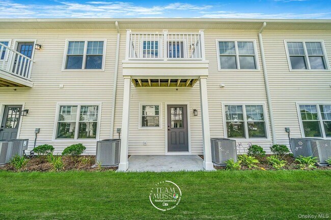 Building Photo - 725 Eastview Dr