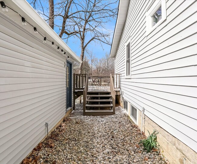 Building Photo - Beautiful New Listing Available August 21, 2026.  Monthly rent $2,100