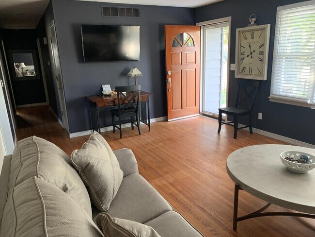 Building Photo - 2709 Highland Dr