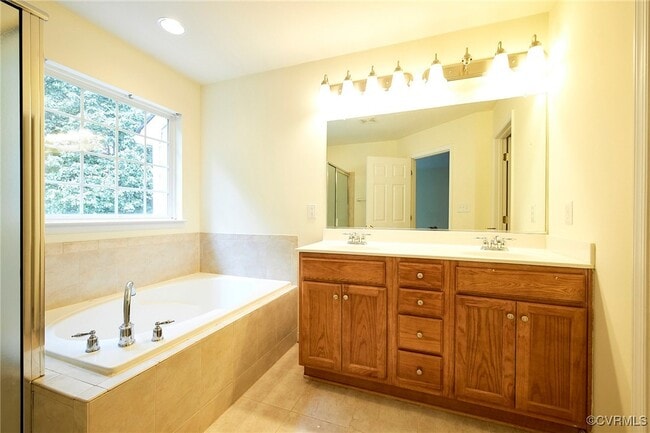 Building Photo - 444 Kingscote Ln