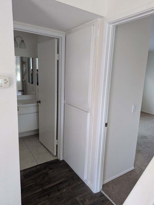Building Photo - 3 Bed/2 Bath Townhome in Poway