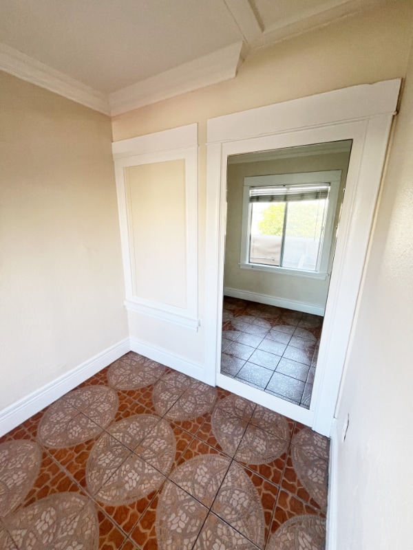 Building Photo - 744 Pine Ave