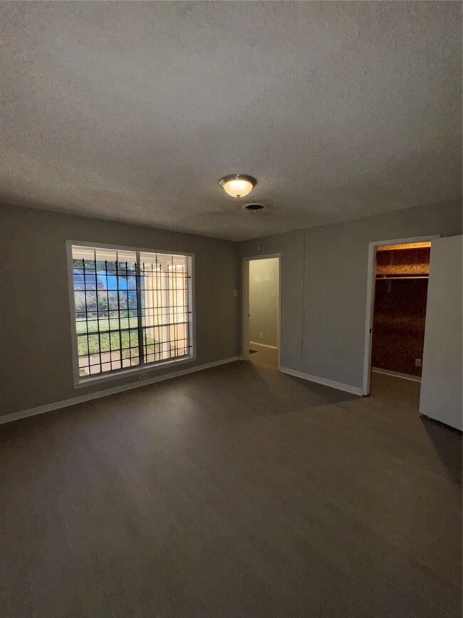 Building Photo - 5717 Woodrow St