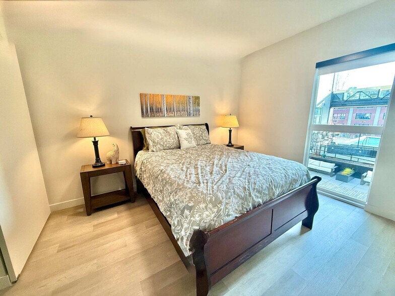 Building Photo - 360 W 200 S