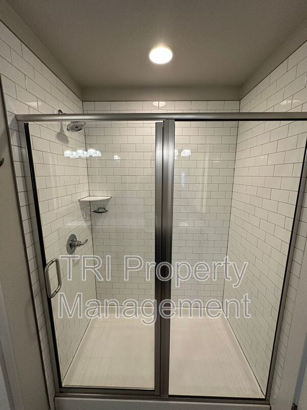 Building Photo - 218 E Chestnut St