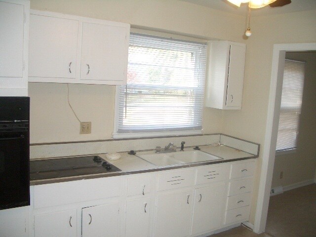 Building Photo - Midtown Duplex close to KU Med and 39th Street Shops and Entertainment