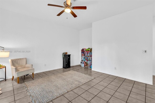 Building Photo - 2927 Bogota Ave